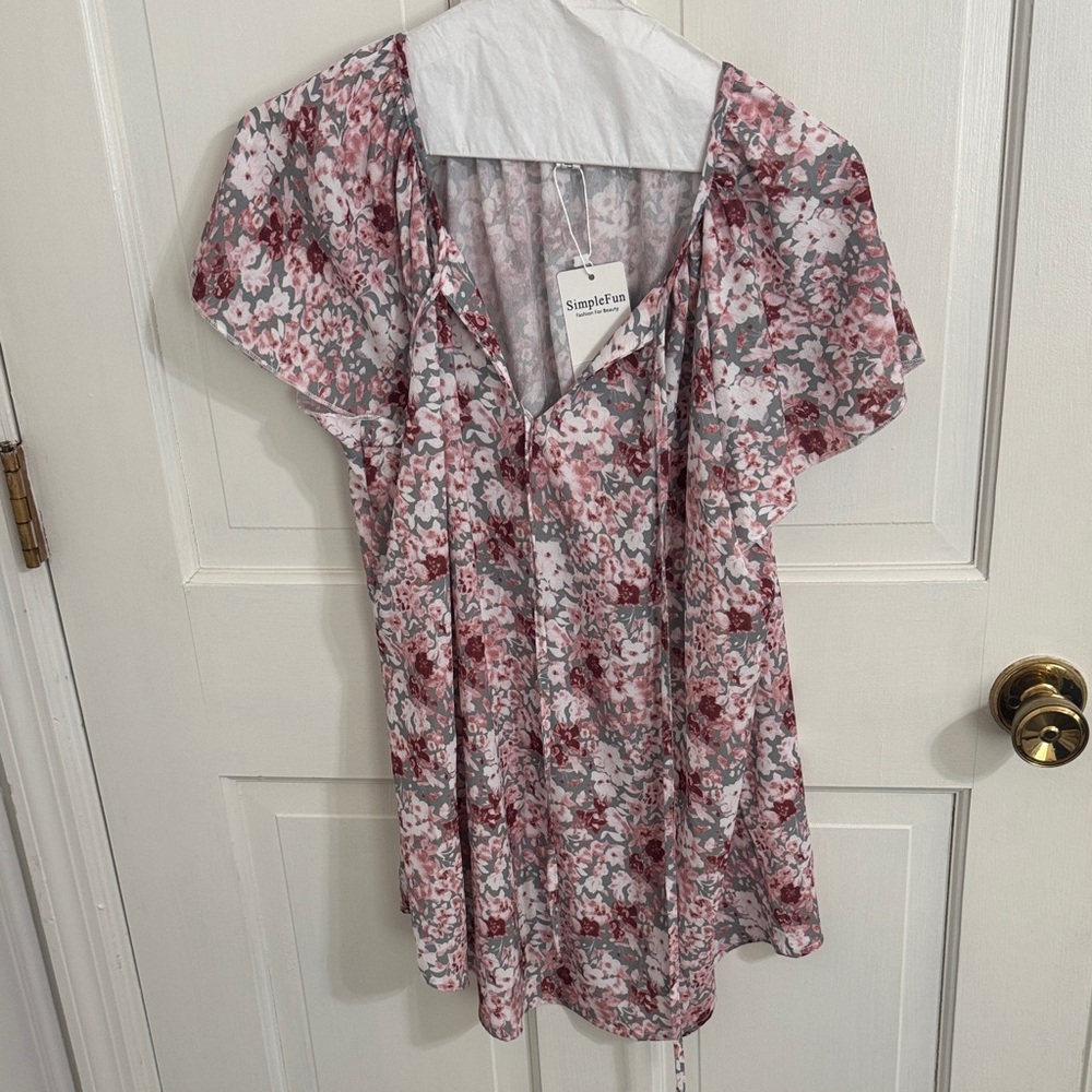 Chic Floral Blouse in Pink and White